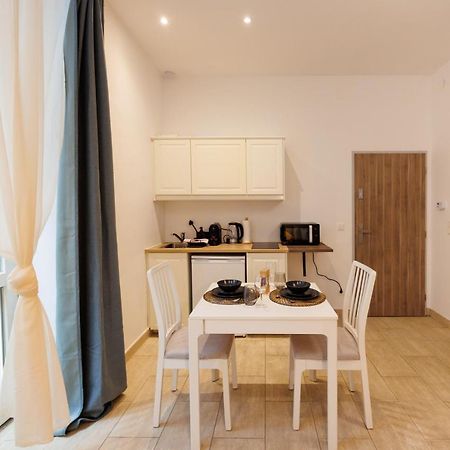 Cozy Market-Square Retreat Located In The Heart Of The 10Th District Vienna Esterno foto