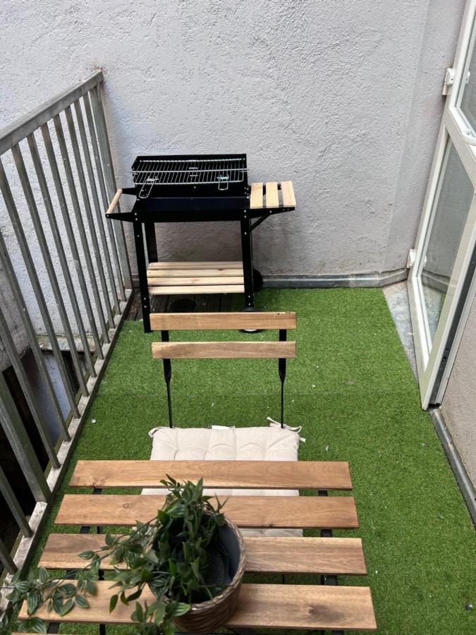 Cozy Market-Square Retreat Located In The Heart Of The 10Th District Vienna Esterno foto