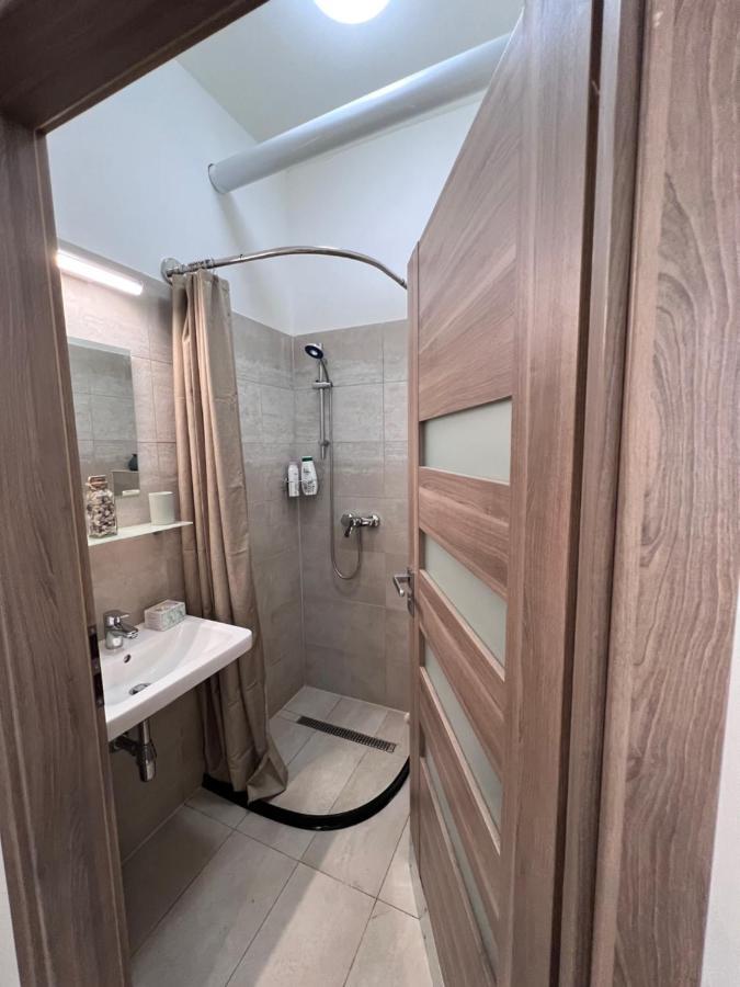 Cozy Market-Square Retreat Located In The Heart Of The 10Th District Vienna Esterno foto