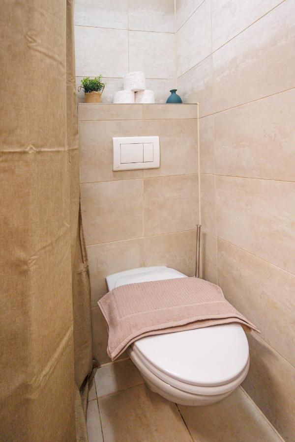 Cozy Market-Square Retreat Located In The Heart Of The 10Th District Vienna Esterno foto