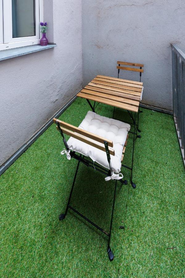 Cozy Market-Square Retreat Located In The Heart Of The 10Th District Vienna Esterno foto