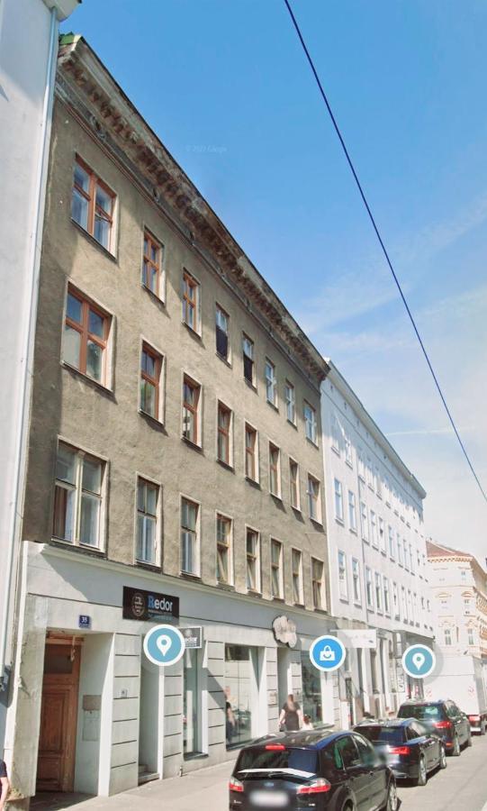 Cozy Market-Square Retreat Located In The Heart Of The 10Th District Vienna Esterno foto